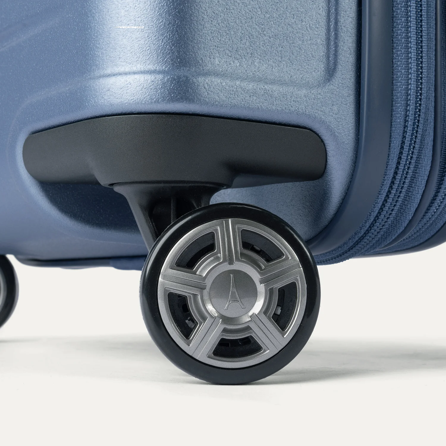 Platinum® Elite Carry-On Hardside Spinner - Image 13