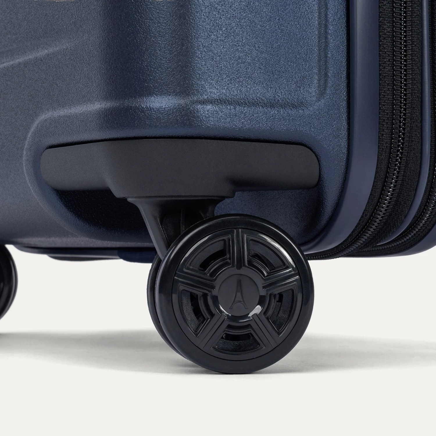 Platinum® Elite Carry-On Hardside Spinner - Image 25
