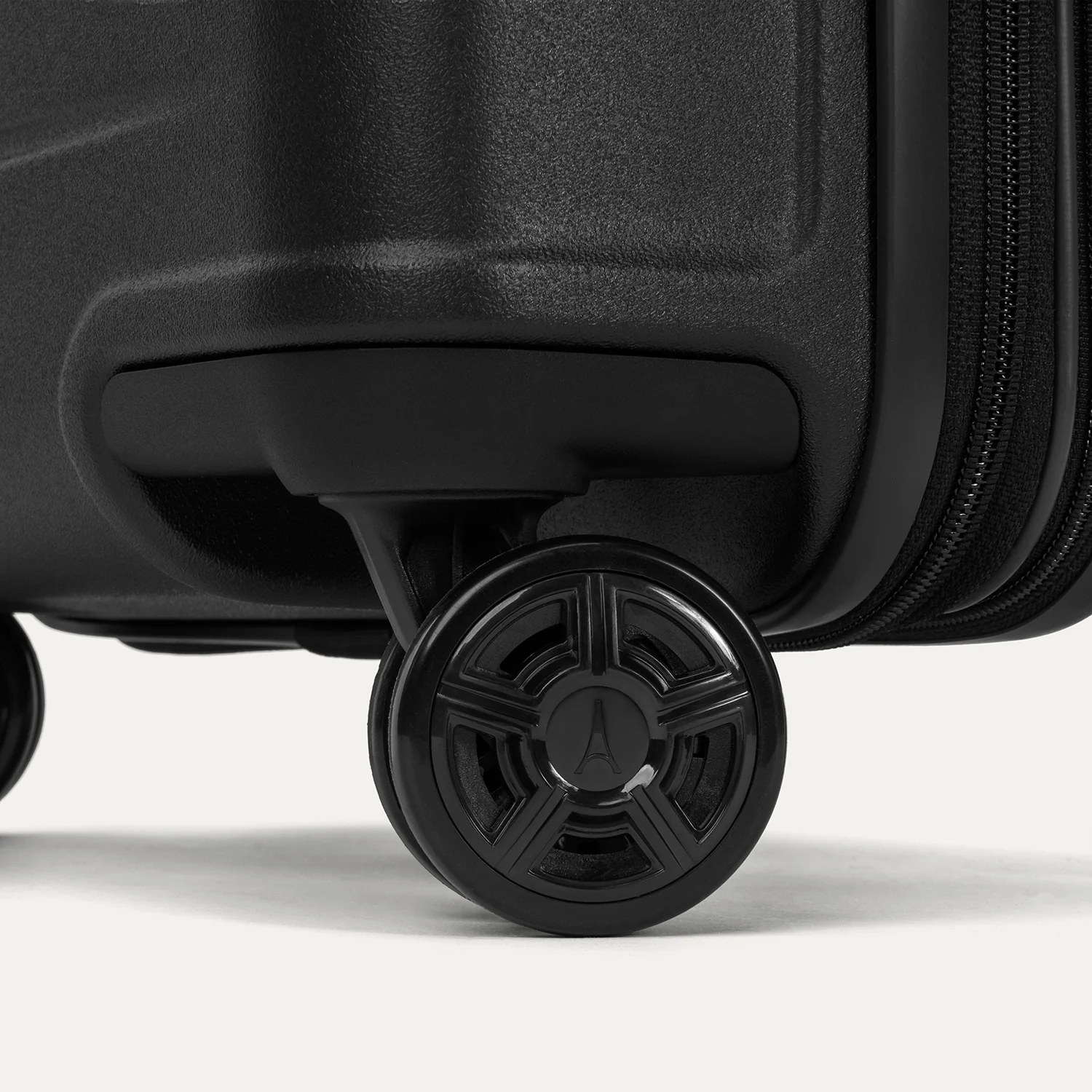 Platinum® Elite Medium Check-In Hardside Spinner - Image 36